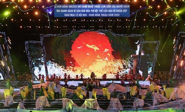 A dancing performance at the ceremony on June 15 (Photo: VNA)