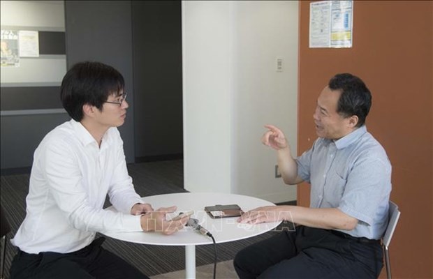 Professor Go Ito from Japan’s Meiji University (right) (Photo: VNA)