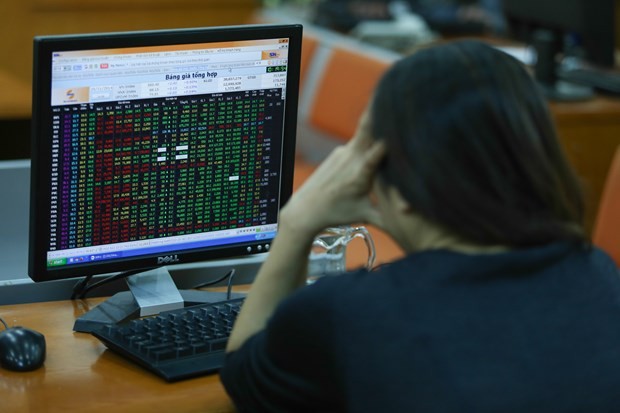 VN-Index drops 0.09% on July 19