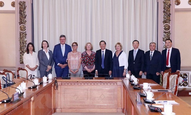 Participants take a group photo at the event (Photo: VNA)