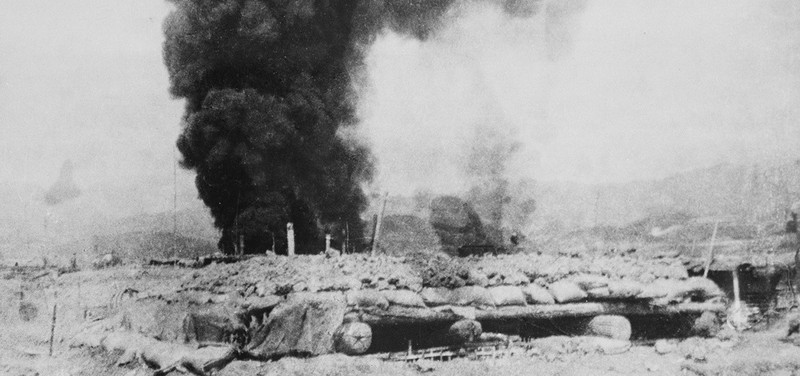 Vietnamese artillery units continue to shell enemy positions. (Photo: VNA)