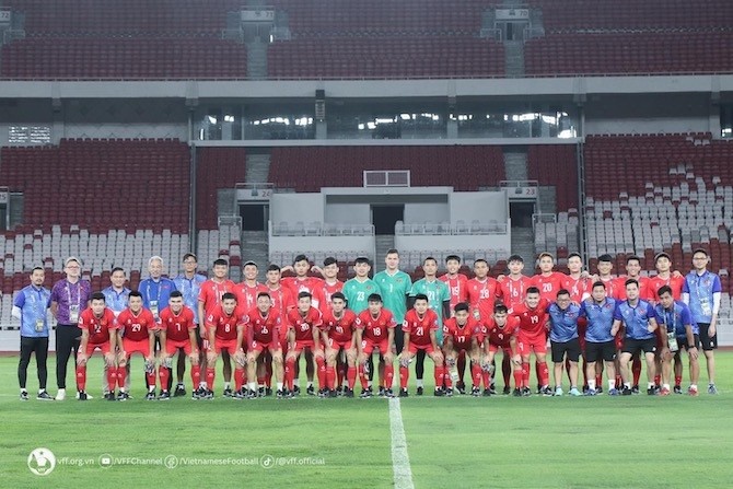 Vietnam national football team practice penalty kicks before facing Indonesia