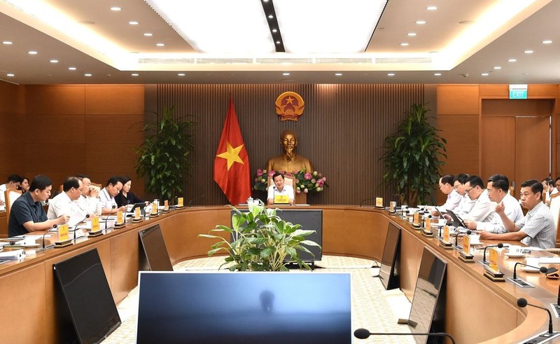 Deputy Prime Minister Le Minh Khai speaks at a meeting discussing gold market management measures in Hanoi on May 14. (Source: baochinhphu.vn)