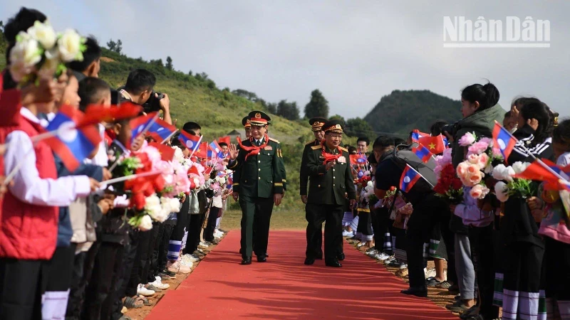 General Phan Van Giang, Politburo member, Deputy Secretary of the Central Military Commission, Minister of Defence of Vietnam, and General Chansamone Chanyalath, Deputy Prime Minister, Minister of Defence of Laos, during the 2nd Vietnam-Laos border defence friendship exchange meeting in 2024 at Long Sap Border Gate (Vietnam) and Pa Hang Border Gate (Laos).