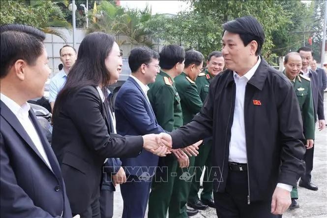 State President Luong Cuong meets with voters in Thuong Xuan district of Thanh Hoa province on December 4 (Photo: VNA)