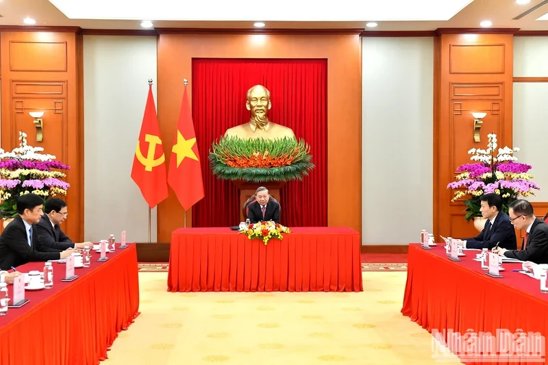 General Secretary of the Communist Party of Vietnam (CPV) Central Committee To Lam and General Secretary of the Communist Party of China (CPC) Central Committee and President of China Xi Jinping talk over the phone on January 15. (Photo: NDO)