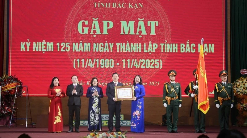 Bac Kan celebrates 125th founding anniversary and receives First Class Labour Order