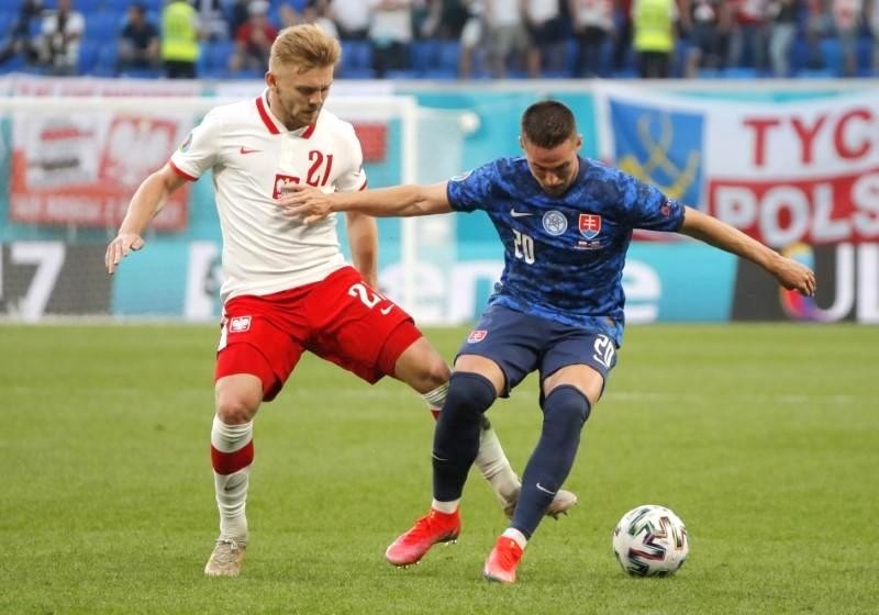Soccer Football - Euro 2020 - Group E - Poland v Slovakia - Saint Petersburg Stadium, Saint Petersburg, Russia- June 14, 2021 Poland's Kamil Jozwiak in action with Slovakia's Robert Mak. (Photo: Reuters)