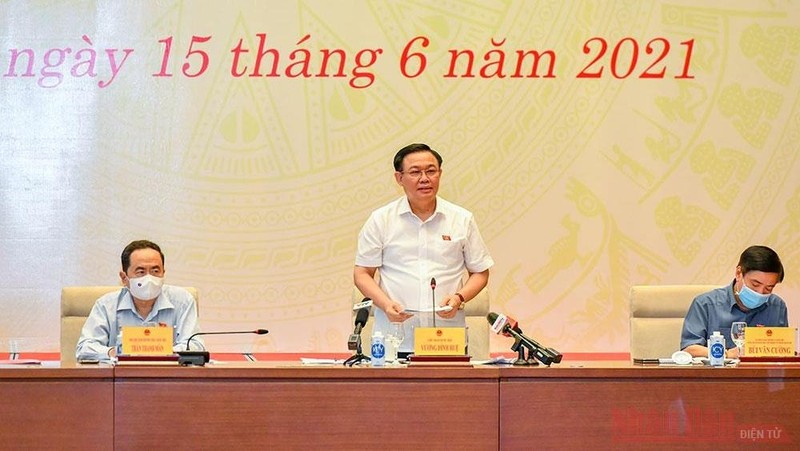 National Assembly Chairman Vuong Dinh Hue speaks at the meeting. (Photo: NDO/Duy Linh)