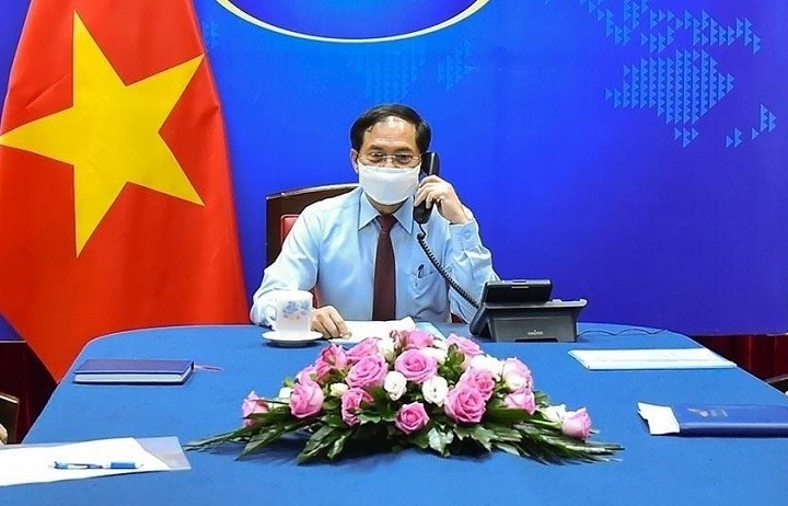 Minister of Foreign Affairs Bui Thanh Son speaks over the phone with his Canadian counterpart Marc Garneau on June 14. (Photo: VNA)