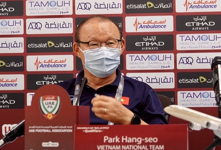 Vietnam head coach Park Hang-seo speaks during the press conference. (Photo: thanhnien.vn)