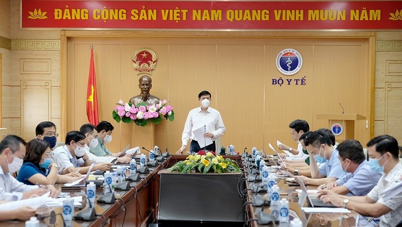 Health Minister Nguyen Thanh Long chairs the conference. (Photo: Ministry of Health)