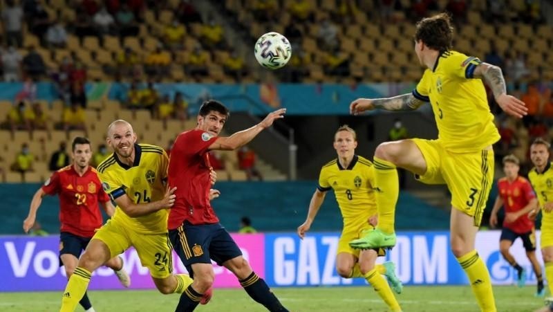 Soccer Football - Euro 2020 - Group E - Spain v Sweden - La Cartuja, Seville, Spain - June 14, 2021 Spain's Gerard Moreno in action with Sweden's Marcus Danielson. (Photo: Reuters)