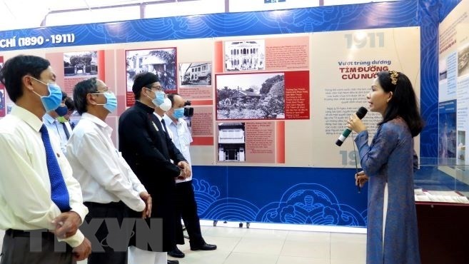 Visitors at the exhibition on President Ho Chi Minh in Hue (Photo: VNA)