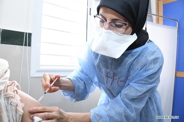 A medical worker administers a dose of the COVID-19 vaccine in Sale, Morocco, on June 16, 2021. Morocco's COVID-19 tally rose to 524,975 on Wednesday as 500 new cases were registered during the past 24 hours. Meanwhile, 9,369,489 people have received so far the first vaccine shot against COVID-19 in the country, and 7,683,878 people have received the second dose. (Photo: Xinhua)