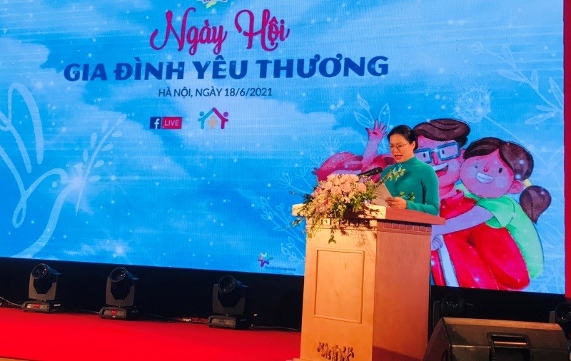 Member of the Party Central Committee and VWU President Ha Thi Nga speaks at the event.
