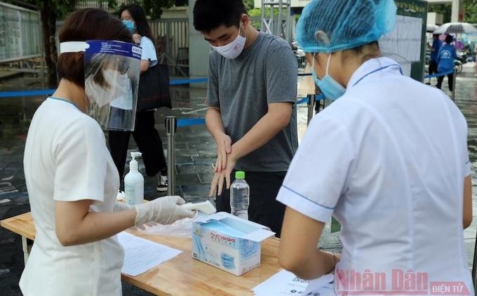 The epidemic prevention measures enhanced in the exam venues. (Photo: NDO)