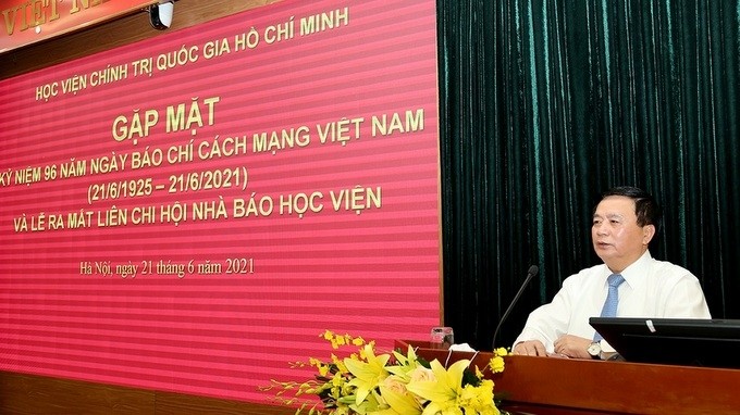 Politburo member and Director of the HCMA Nguyen Xuan Thang speaking at the meeting. (Photo: NDO)
