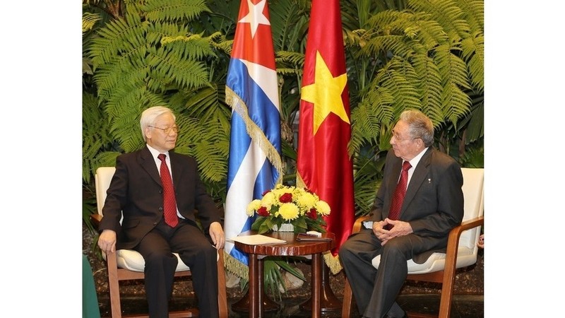 Party General Secretary Nguyen Phu Trong (L) holds talks with former First Secretary of the Communist Party of Cuba Central Committee Raul Castro in Havana in March 2018. (File Photo: VGP)