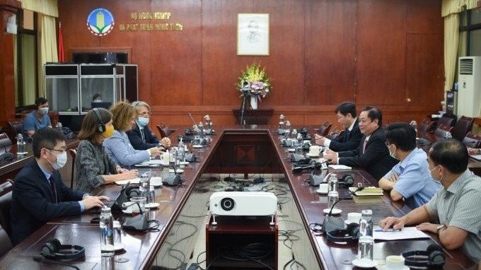 Minister of Agriculture and Rural Development Le Minh Hoan holds a working session with World Bank Country Director in Vietnam Carolyn Turk. (Photo: mard.gov.vn)