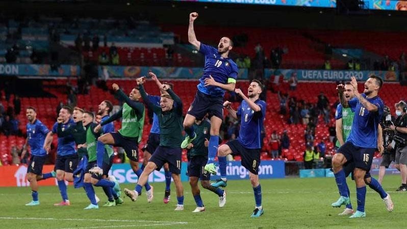 Italian players celebrates after the match at Wembley Stadium. (Photo: Reuters)