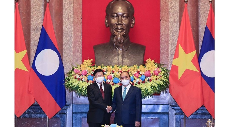 Vietnamese State President Nguyen Xuan Phuc meets Lao Party General Secretary and State President Thongloun Sisoulith in Hanoi on June 29. (Photo: VNA)