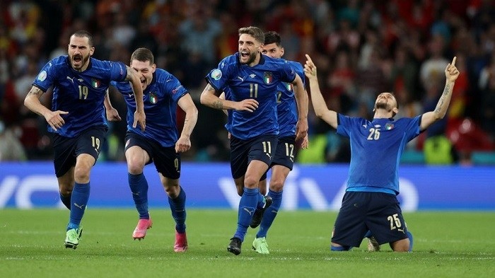Soccer Football - Euro 2020 - Semi Final - Italy v Spain - Wembley Stadium, London, Britain - July 6, 2021 Italy players celebrate after winning the penalty shoot-out. (Photo: Reuters)