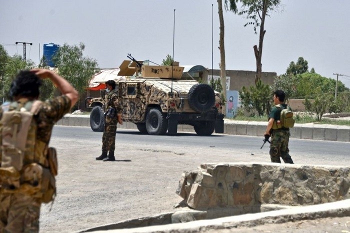 Afghan security personnel stand guard along the road amid ongoing fighting between Afghan security forces and the Taleban in Kandahar, on July 9, 2021.(Photo: AFP)