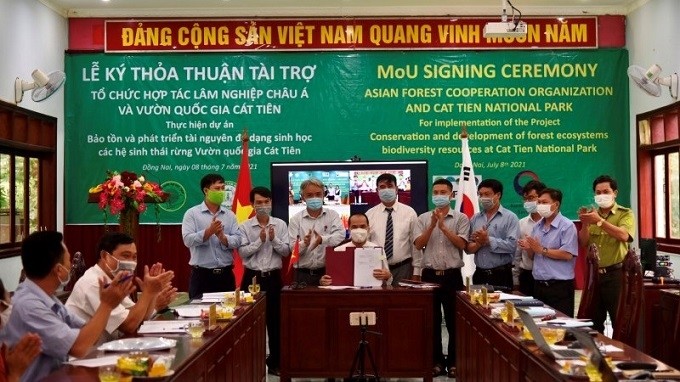 The signing ceremony at Cat Tien National Park in Dong Nai. (Photo: NDO)