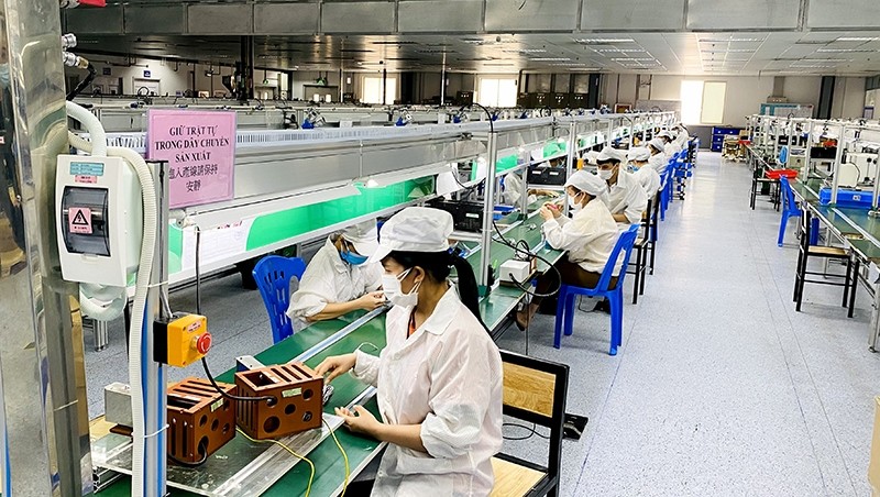 Workers at New Wing Interconect Technology company in Bac Giang return to work after the pandemic.