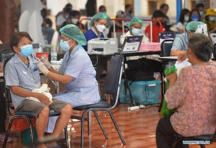 Citizens receive COVID-19 vaccines in Bangkok, Thailand, July 16, 2021. Thailand extended a ban on public gatherings nationwide and might further tighten restrictions as the numbers of its daily COVID-19 cases and fatalities surged to new records. (Photo: Xinhua)