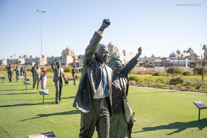 Bronze statues of Nelson Mandela and his wife Winnie Madikizela-Mandela are displayed at a tourist spot in Cape Town, South Africa, July 18, 2021. In November 2009, the UN General Assembly declared July 18, Mandela's birthday, as "Nelson Mandela International Day" in recognition of the former South African president's contributions to peace and freedom. (Photo: Xinhua)