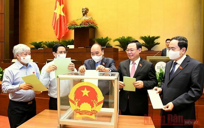 NA deputies cast their votes to elect a number of important positions of the NA on July 21, 2021. (Photo: NDO/Quang Hoang)