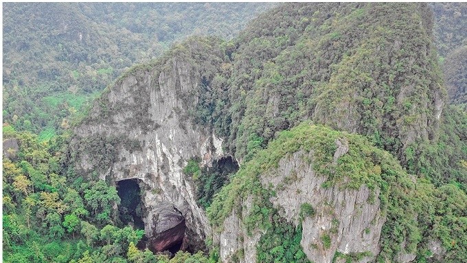 Panoramic view of the mountain containing the sinkhole Kong Collapse from above. 