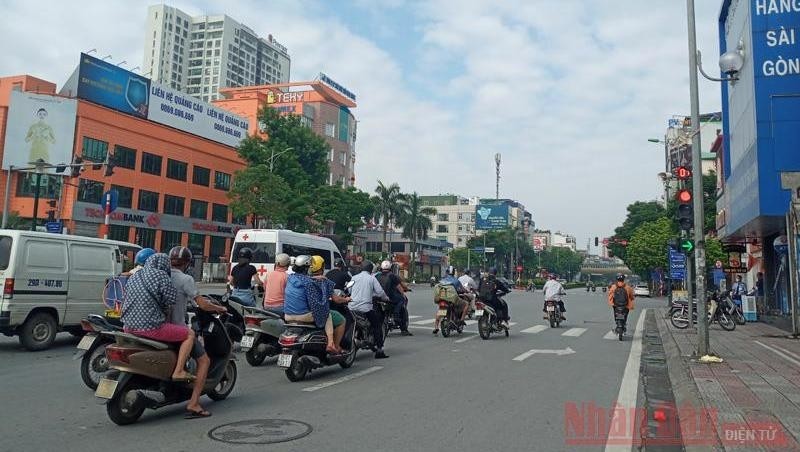 Hanoi on first day of social distancing