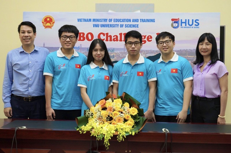 The Vietnamese team joins the International Biology Olympiad 2021. (Photo: MOET) 