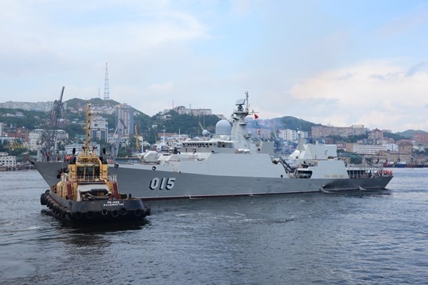 Vietnamese naval vessel 015-Tran Hung Dao takes part in the parade in Vladivostok city, Russia on July 25. (Photo: qdnd.vn)