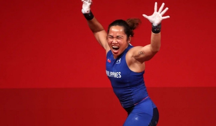 Weightlifter Hidilyn Diaz of Team Philippines competes during the Women's 55kg Group A on day three of the Tokyo 2020 Olympic Games at Tokyo International Forum on July 26, 2021. (Photo: Getty Images)
