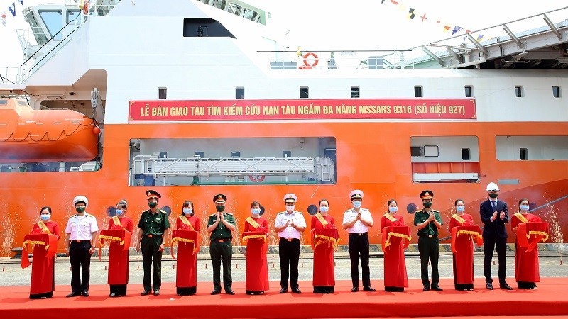 The handover ceremony of the 927-Yet Kieu multipurpose submarine rescue ship (Photo: Bao Hai Quan)