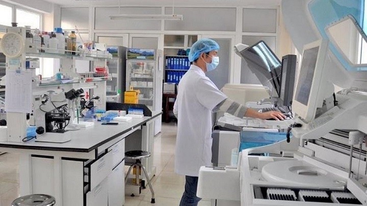 Around VND5.1 trillion will be supplemented to purchase medical equipment and supplies, biological products and drugs for COVID-19 prevention and control. (Illustrative image)