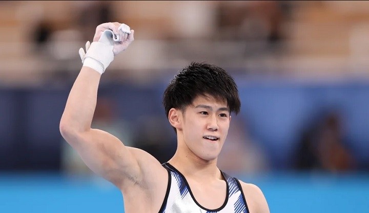 Daiki Hashimoto of Team Japan celebrates following his performance during the Men's Horizontal Bar Final on day eleven of the Tokyo 2020 Olympic Games at Ariake Gymnastics Centre on August 3, 2021 in Tokyo, Japan. (Photo: Getty Images)