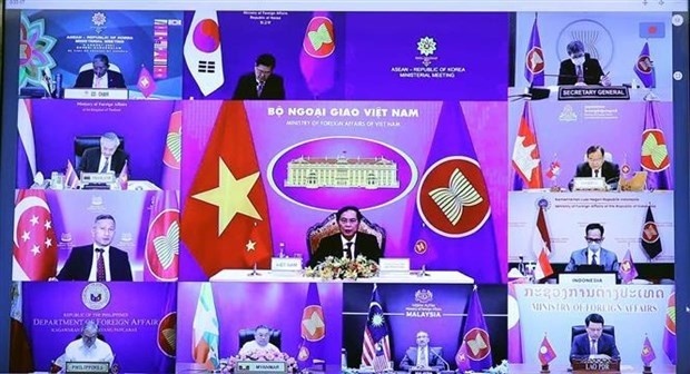 ASEAN, ROK foreign ministers gather at the meeting (Photo: VNA)