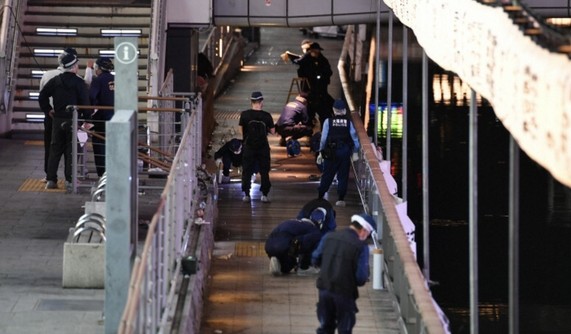 Police at the scene of the incident (Photo: Mainichi Shimbun)