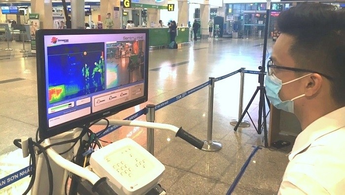 A remote body temperature meter installed at Tan Son Nhat airport in Ho Chi Minh City. (Photo: ACV)