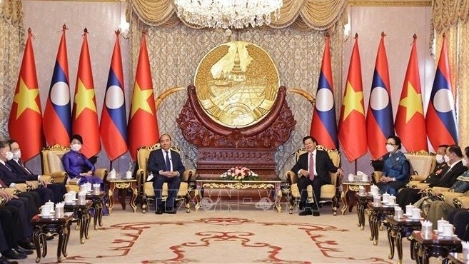 President Nguyen Xuan Phuc (L) and Lao Party General Secretary and President Thongloun Sisoulith (Photo: VNA) 