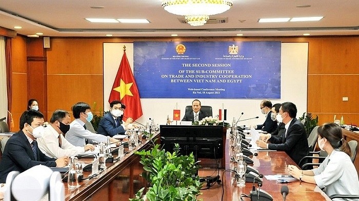 Vietnamese Deputy Minister of Industry and Trade Cao Quoc Hung joins the meeting of the Vietnam - Egypt Sub-Committee on Trade and Industry Cooperation. (Photo: congthuong.vn)