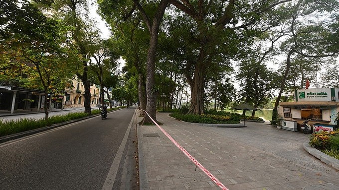 Hanoi's streets are deserted during social distancing days. (Photo: NDO)