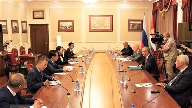 Vietnamese Ambassador to Russia Dang Minh Khoi paid a working visit to Kaluga Oblast on August 17. (Photo:VNA)