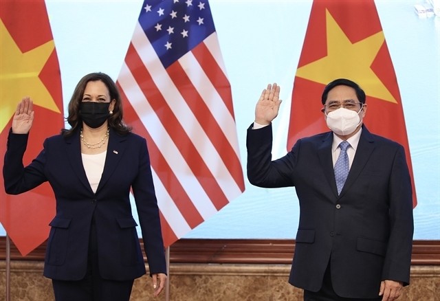 Prime Minister Pham Minh Chinh (R) and US Vice President Kamala Harris (Photo: VNA)