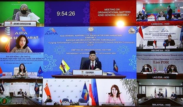 A meeting is held by the Organisational Committee via video teleconference on April 25 to discuss draft resolutions to be submitted to AIPA-42 for adoption. (Photo: VNA)